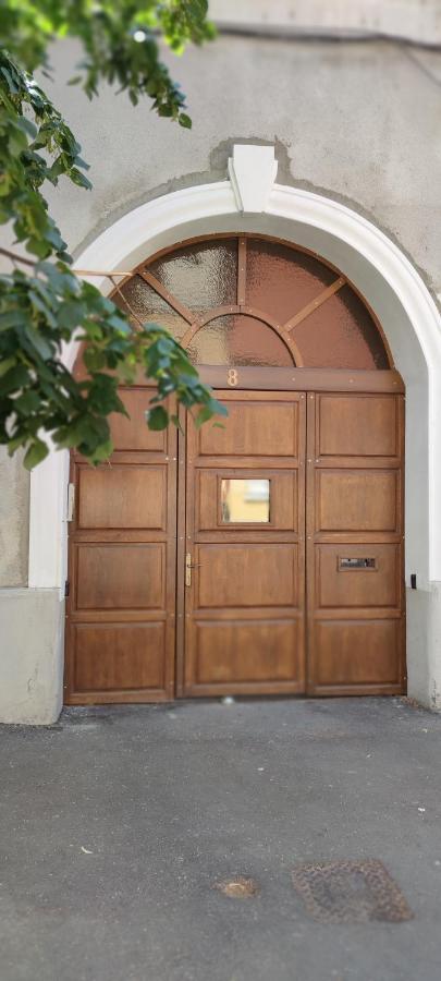 Hysteria Central Flat Oradea Exterior photo