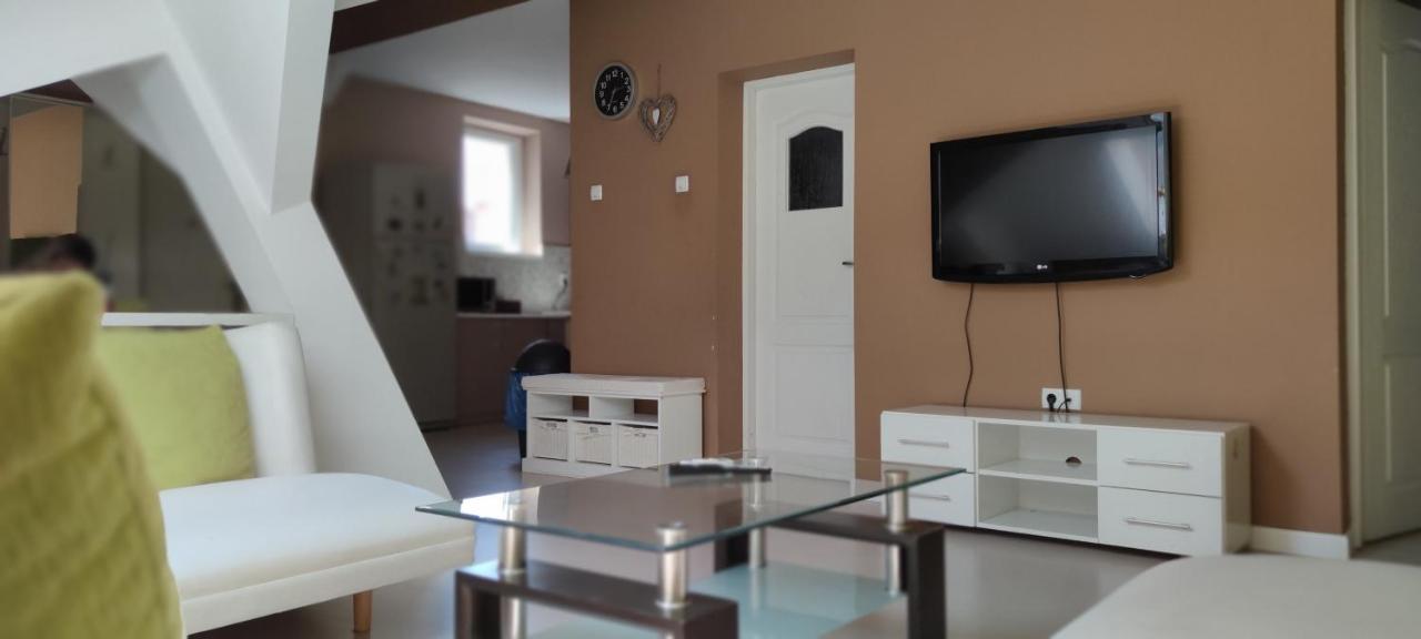 Hysteria Central Flat Oradea Exterior photo
